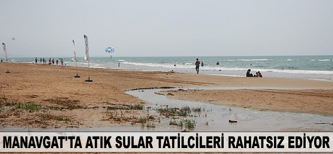 Manavgat'ta denize dökülen atık sular tatilcileri rahatsız ediyor