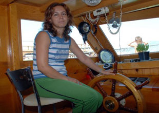 Antalya'da ojeli eller dümen tutuyor