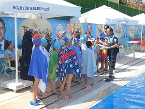 Bilecik'te minik yüzücüler tehlikelere karşı bilgilendirildi