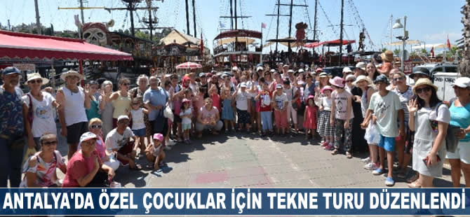 Antalya'da özel çocuklar için tekne turu düzenledi