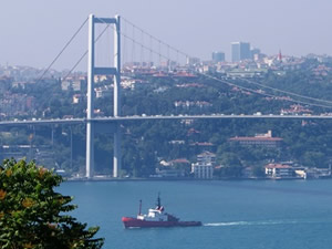 İstanbul Boğazı, çift yönlü gemi geçişlerine kapatıldı