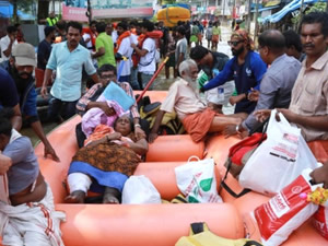 Hindistan'da sel felaketi 350 kişinin canını aldı