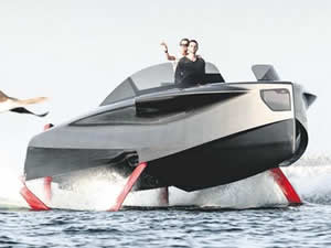 Foiler 41, suyun üzerinde adeta uçuşa geçiyor