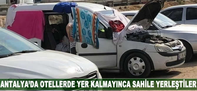 Antalya'da otellerde yer kalmayınca sahile yerleştiler
