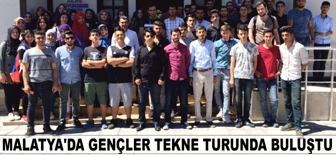 Malatya'da gençler tekne turunda buluştu