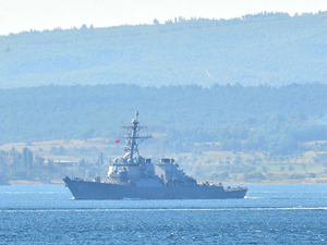 USS Carney, Çanakkale Boğazı'ndan geçti