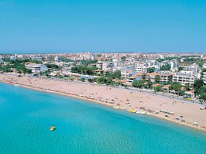 İngiliz turistler, Didim'de denizin tadını çıkarıyor