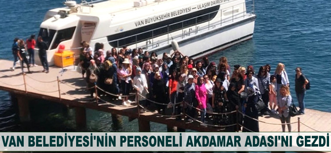 Van Belediyesi'nin personeli Akdamar Adası’nı gezdi