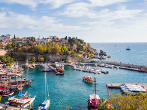 Antalya dünyanın dört bir yanından ziyaretçi çekti