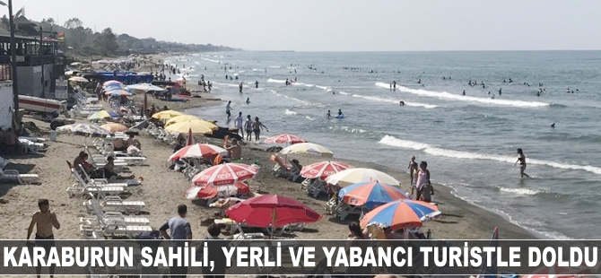 Karaburun Sahili yerli ve yabancı turistle doldu