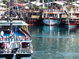 Turistik yatlar, sezon bakımına hazırlanıyor