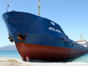 M/V ARSLANBEY, Yunanistan'da karaya oturdu