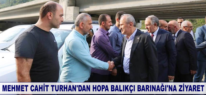 Mehmet Cahit Turhan, Hopa Balıkçı Barınağı inşaatını ziyaret etti