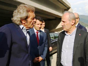 Mehmet Cahit Turhan, Hopa Balıkçı Barınağı inşaatını ziyaret etti