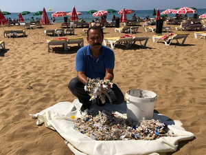 Sahilden kova kova sigara izmariti topladılar