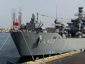 TCG Bayraktar, Gürcistan'ın Poti Limanı'na demirledi