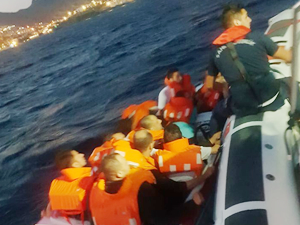 Yunan adalarına kaçmak isteyen 14 göçmen yakalandı