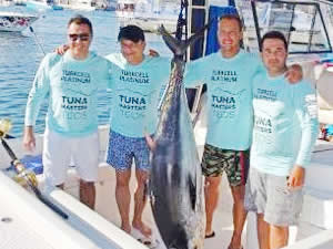 Balık avıı tunuvasında 93 kiloluk orkinos avladılar