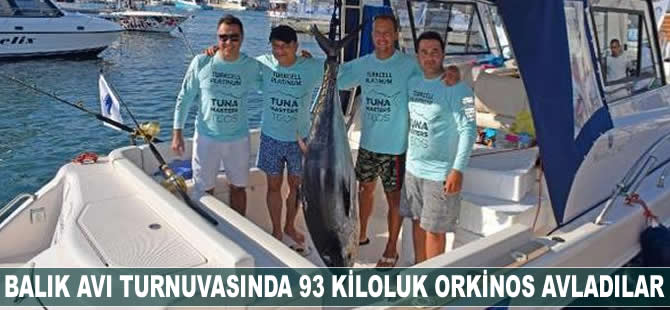 Balık avıı tunuvasında 93 kiloluk orkinos avladılar