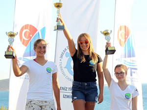 Rüzgar sörfünde Türkiye Şampiyonları Çeşme'de belirlendi