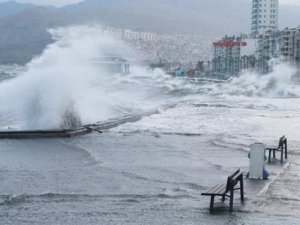 Vapur seferleri İzmir'de iptal edildi