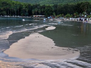 Muğla'da deniz 20 metre çekildi