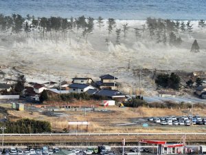 Endonezya'daki Deprem ve Tsunami 384 can aldı