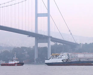 Karadeniz’de arızalanan ‘Omul’ isimli tanker, İstanbul Boğazı’ndan geçti