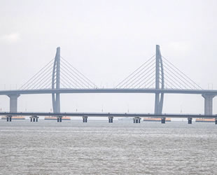 Deniz üzerine inşa edilen en uzun köprüsü, Çin'de hizmete giriyor
