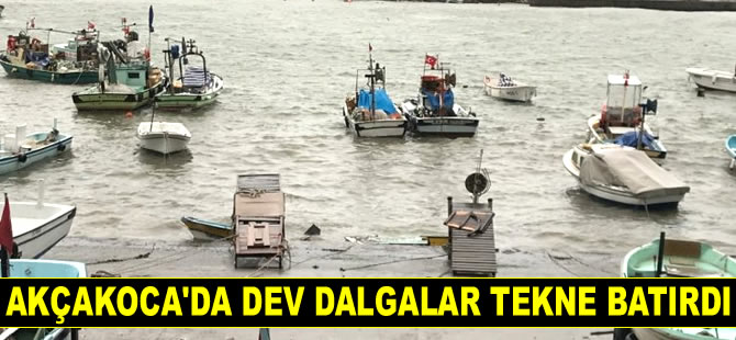 Akçakoca'da dev dalgalar bir tekneyi batırdı