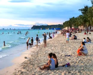 Boracay Adası yeniden turizme açıldı
