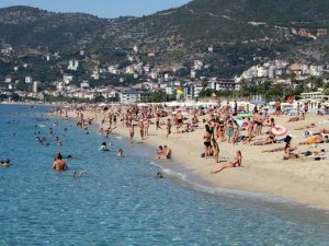 Alanya’da Ekim ayı sonunda deniz keyfi