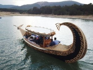 Eskişehirli Halit Şahin, turizm için tekne üretiyor