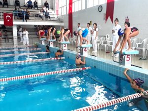 Adana’da yüzme yarışlarına 10 kulüpten 149 sporcu katıldı