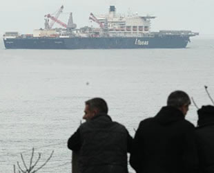 Dünyanın en büyük inşaat gemisi Pioneering Spirit, ilgi odağı oldu