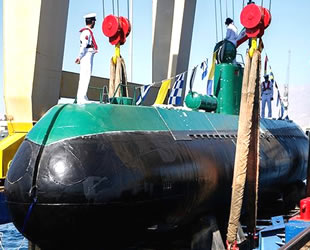 İran, iki denizaltıyı donanma filosuna kattı