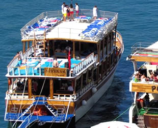 Çeşme’de tur tekneleri, barınma sıkıntısı yaşıyor