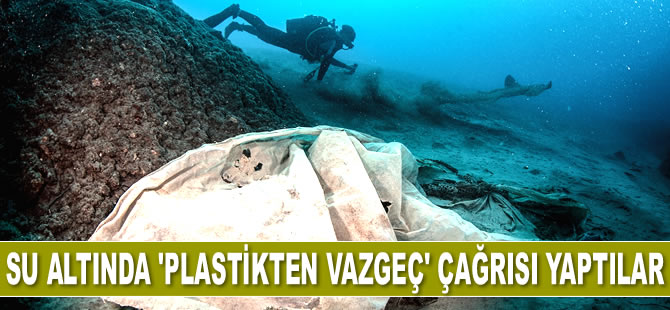 Hatay’da dalgıçlar, su altında ‘plastikten vazgeç’ çağrısı yaptılar