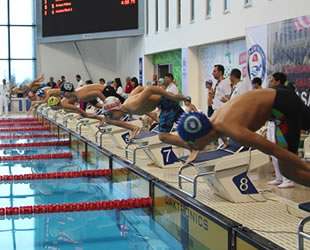 Geleceğin yüzücüleri Trabzon'da şampiyonluğa kulaç attı