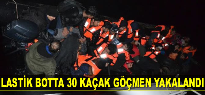 Edirne’de lastik botta 30 kaçak göçmen yakalandı