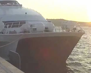 Kartepe adlı feribotun kaptanı ve gemicisi, sahte pasaport taşıdıkları için Kos’ta gözaltına alındı