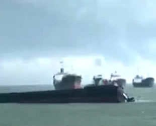 M/V Amanda isimli kargo gemisi Malezya'da battı: 3 kişi kayıp