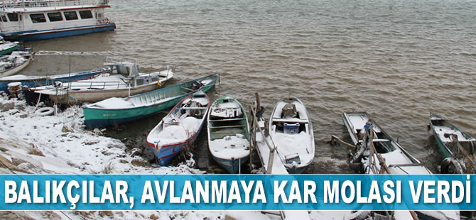 Beyşehir’de balıkçılar avlanmaya kar molası verdi