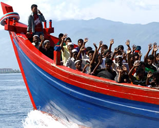 İngiltere ve Fransa, göçmenler için alarma geçti