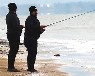 Erzin’de plajlar balıkseverlere kaldı