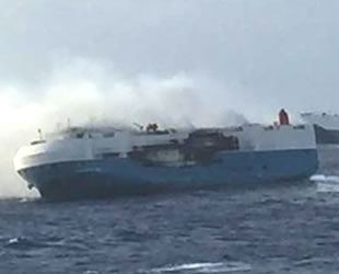 Pasifik Okyanusu'nda yanan ‘Sincerity Ace’ isimli gemideki 21 mürettebattan 16'sı kurtarıldı