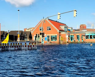 Almanya’daki Wismar Limanı, sular altında kaldı
