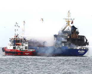 Pendik açıklarında M/V Mark isimli kuru yük gemisinde yangın çıktı