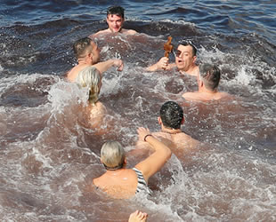 Hz. İsa'nın doğuşu denizden haç çıkarma töreniyle kutlandı