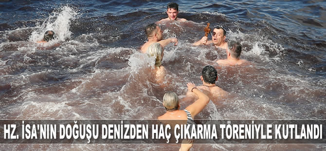 Hz. İsa'nın doğuşu denizden haç çıkarma töreniyle kutlandı